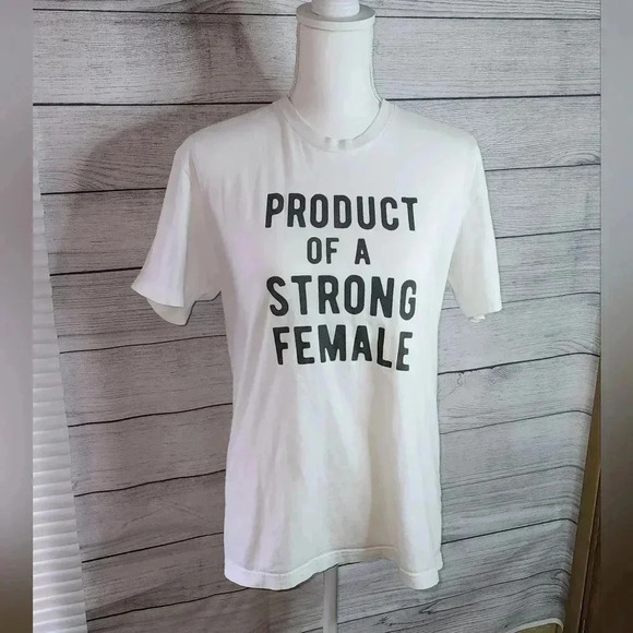 Graphic tee size medium - Picture 1 of 3